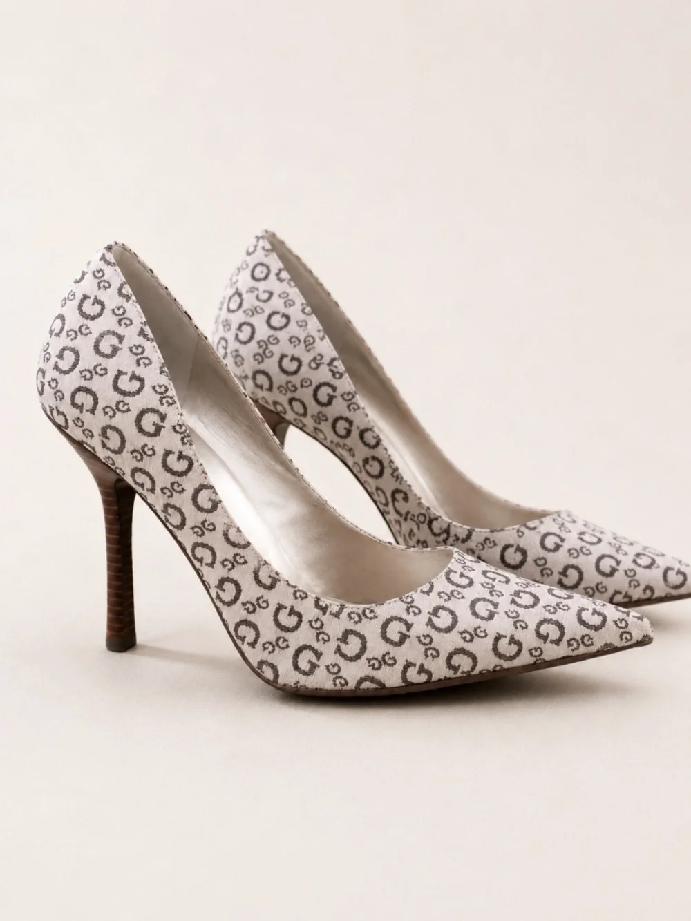 NIB GUESS Torance PUMPS heels G-logo 8 brown canvas shoes vintage